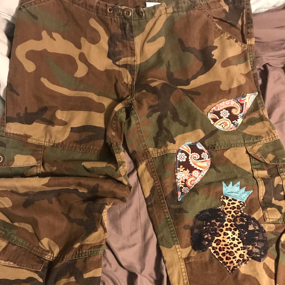 Custom capris ! Queen Bee